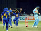 Sri Lanka cricketers celebrate Sehwag's diamissal