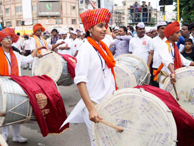 Women performing with Sandhal-Dhol in Nagpur