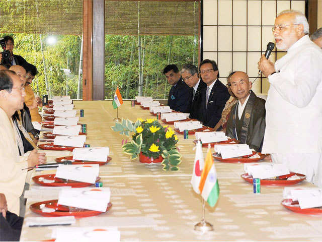 Modi at lunch hosted by Kyoto Buddhist Association