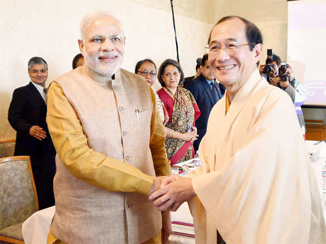 Modi meets Kyoto Mayor Daisaku Kadokawa