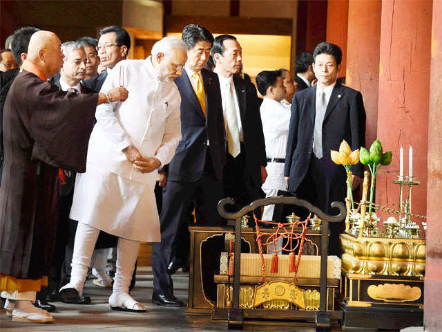 PM visits Toji Temple