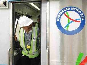 'Metro Man' E Sreedharan takes part in Hyderabad metro train test run