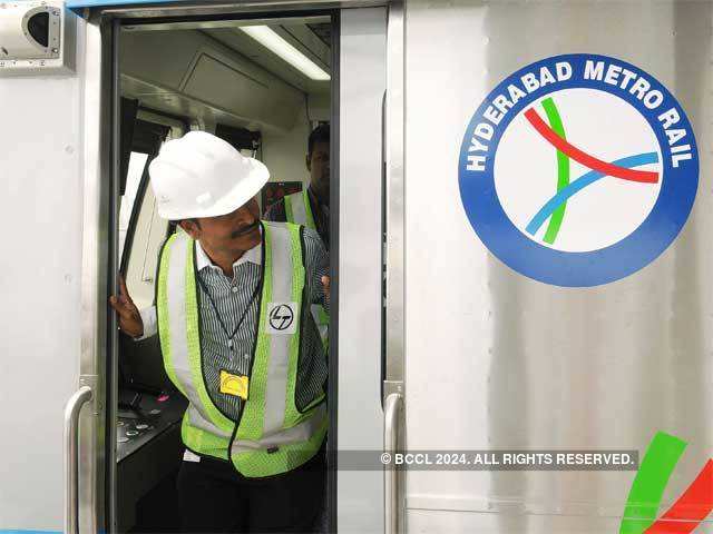 'Metro Man' E Sreedharan takes part in Hyderabad metro train test run