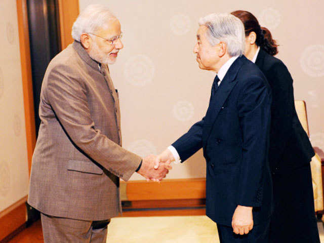 Narendra Modi shakes hands with Japanese emperor