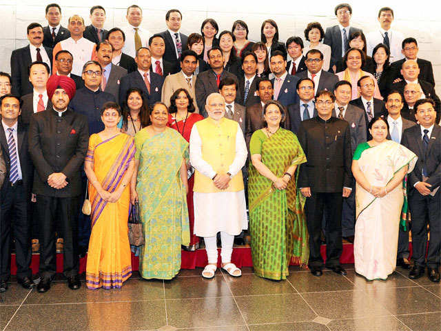 PM Modi at photo session with officials