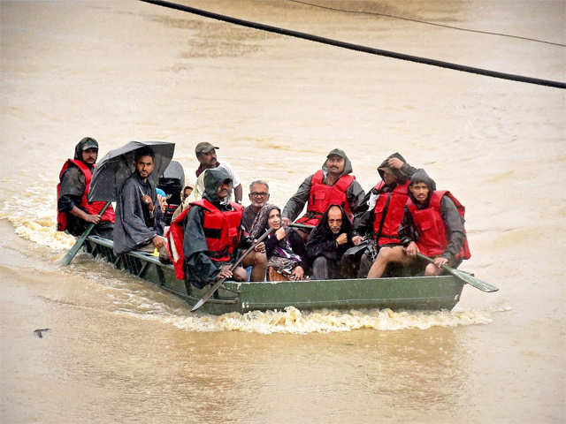 Army rescues stranded people