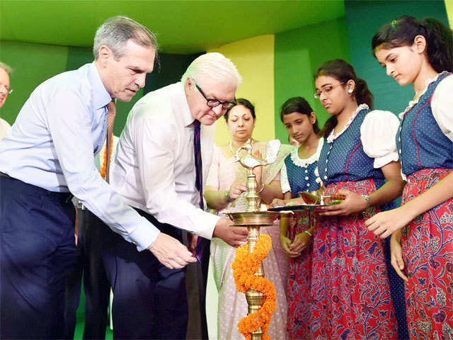 German Foreign Minister lighting the lamp