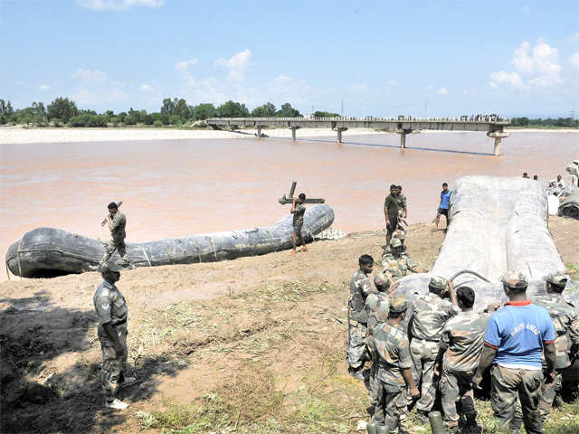 Army rebuilds bridge over Tawi river