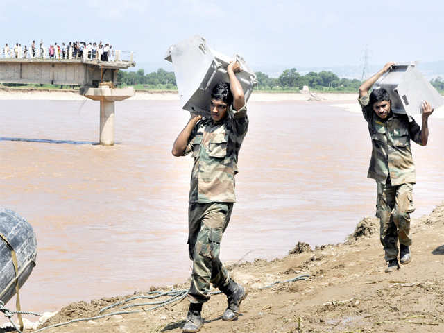 J&K floods: Soldiers build bridge over Tawi river