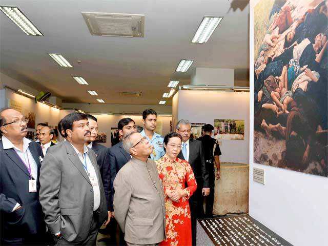 President visits War Remnants Museum