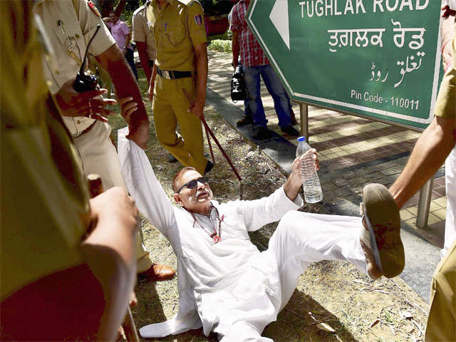 Ajit Singh's supporters protest in New Delhi