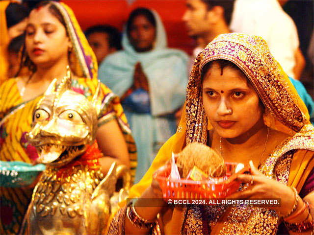 Devotees observe Navratri rituals in Lucknow