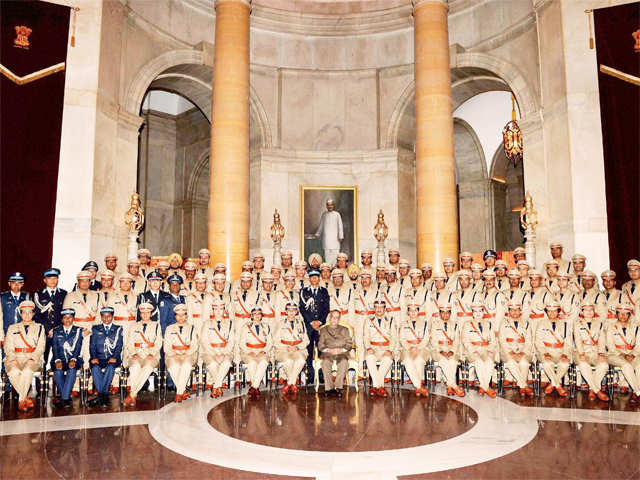 President Pranab Mukherjee meets IPS trainees