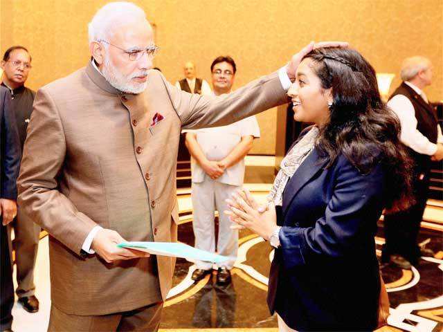 PM Modi with an NGO volunteer