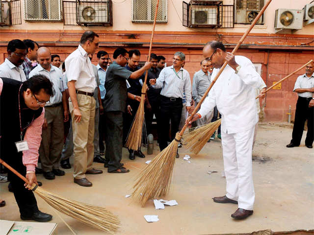 Anant Geete launches Clean India Mission