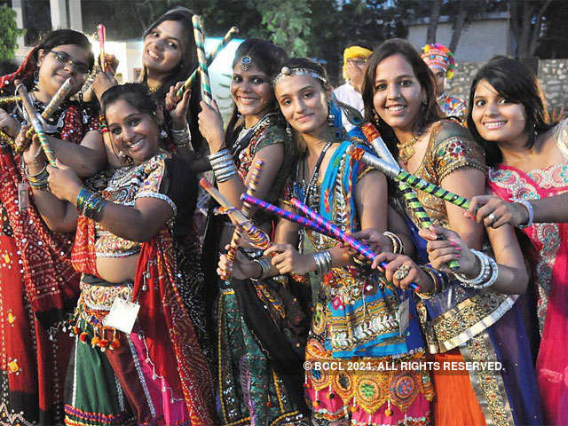 Youngsters play dandiya