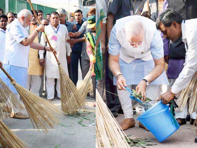 PM Modi during Swachh Bharat Abhiyan