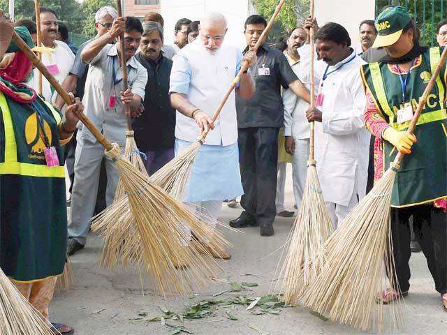 PM Modi launches Swachh Bharat campaign