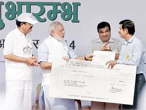 PM Modi awards Anant Khasbardar