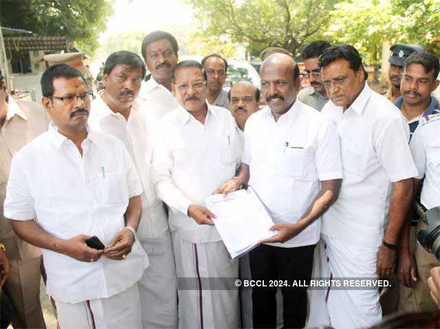 DMK leaders meet Governor