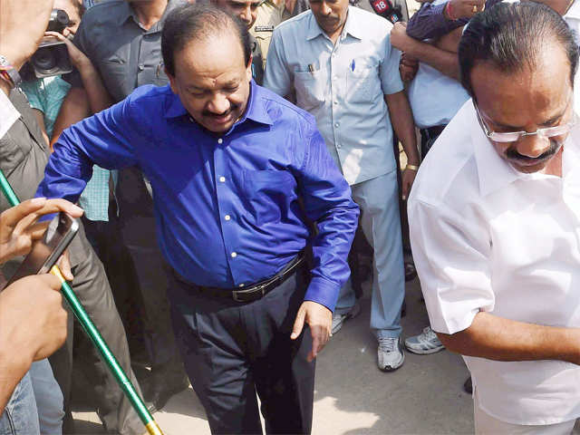 Harsh Vardhan & D V Sadananda Gowda sweeping it clean