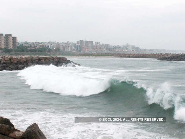 Cyclone Hudhud approaches