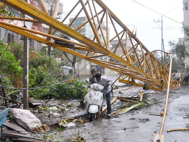 Hudhud cyclone passed vizag