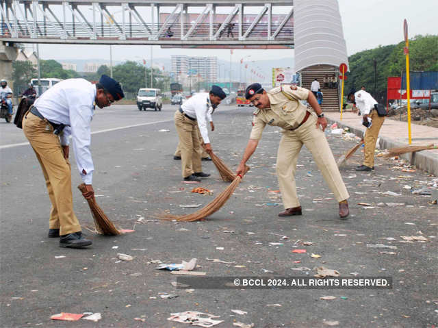 Swachh Bharat: Traffic police officers wield brooms