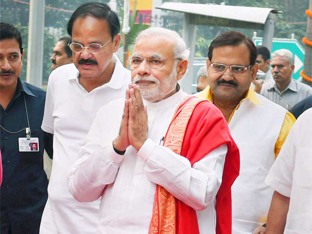 PM Modi and Venkaiah Naidu while paying tribute to Vallabhbhai Patel