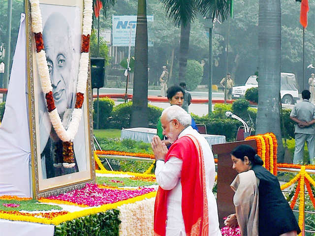 PM Modi and Sushma Swaraj paying tribute to Patel