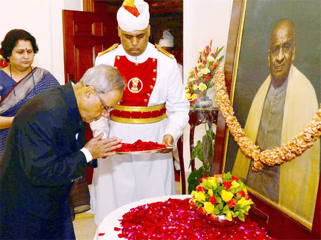 President pays floral tribute to Vallabhbhai Patel