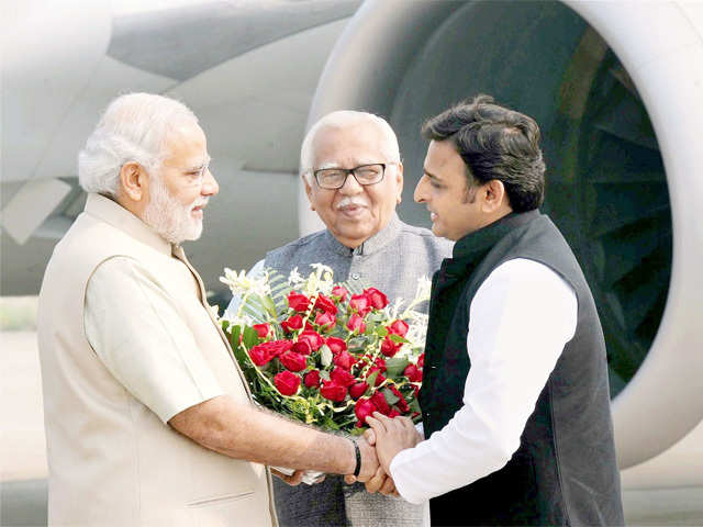 Modi greets Akhilesh upon his arrival in Varanasi