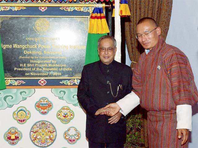 President Pranab Mukherjee with Prime Minister of Bhutan Tshering Tobgay in Thimpu