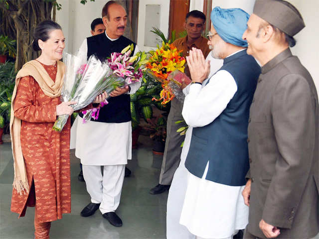 Sonia Gandhi congratulates Former PM Manmohan Singh