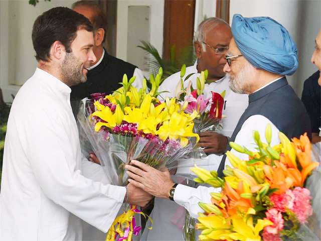 Rahul Gandhi congratulates Manmohan Singh