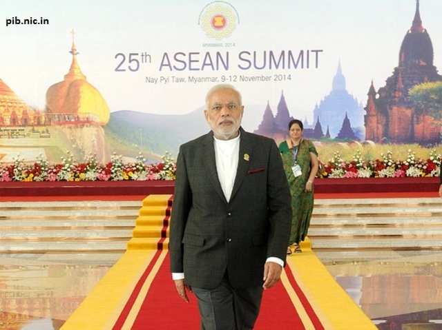 PM walks down the red carpet at ASEAN summit venue