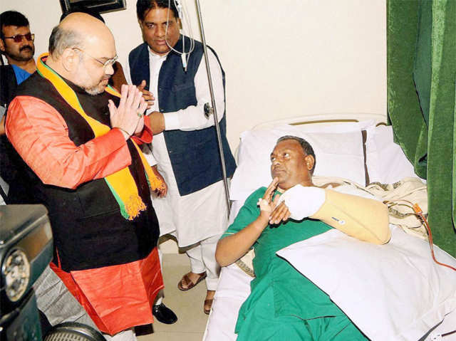 Amit Shah visits injured Jag Mohan Ram