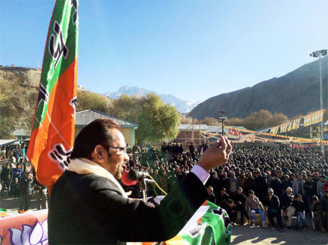 Mukhtar Abbas Naqvi addresses an election rally