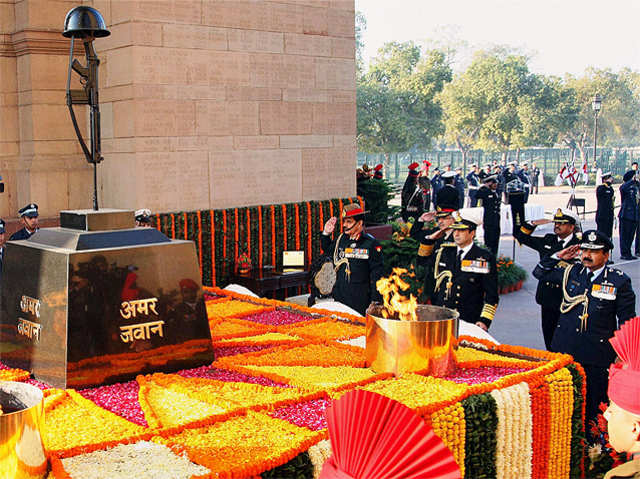 Wreath laying ceremony at India Gate