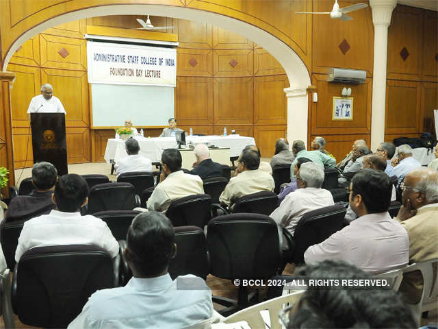 Former Union home secretary K Padmanabhaiah delivering a lecture