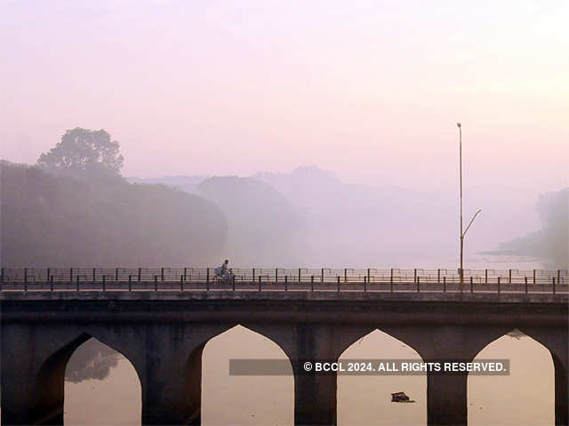 Morning fog engulfs the Mula river at Holkar bridge