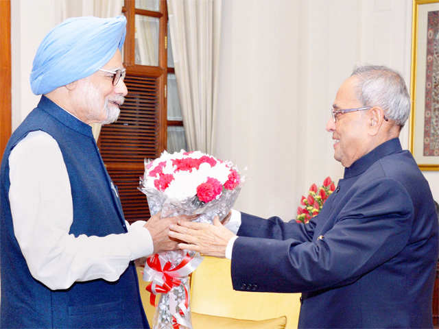 Manmohan Singh greets President on his birthday