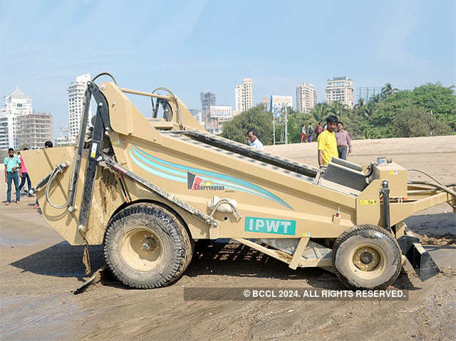 Tractor-mounted cleaner sieves out garbage