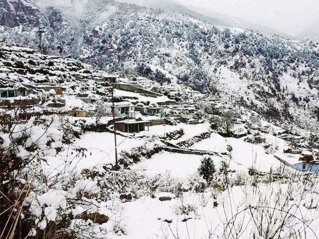 Uttarakhand freezes under intense cold