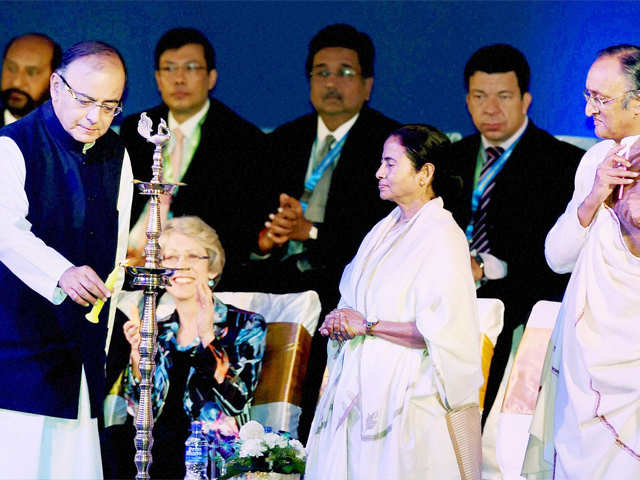 Arun Jaitley lights the inaugral lamp of Bengal Global Summit