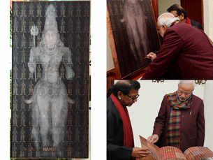 PM Modi turns artist for a cause