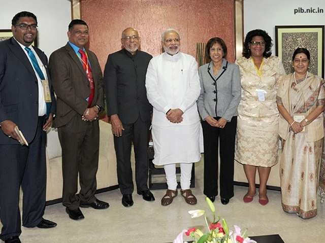 PM Modi in a group photo with the delegation of Guyana