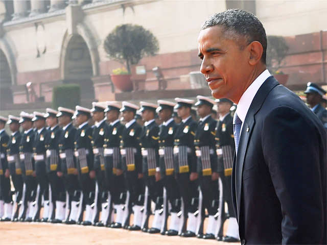 Obama inspects guard of honour