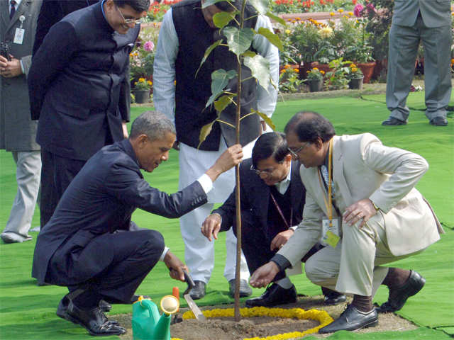Obama plants a sapling at Rajghat