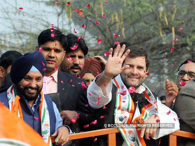 Rahul Gandhi waves to the crowd
